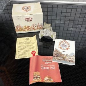 Lilliput Lane Bridge House. Original box, deed, and two booklets.